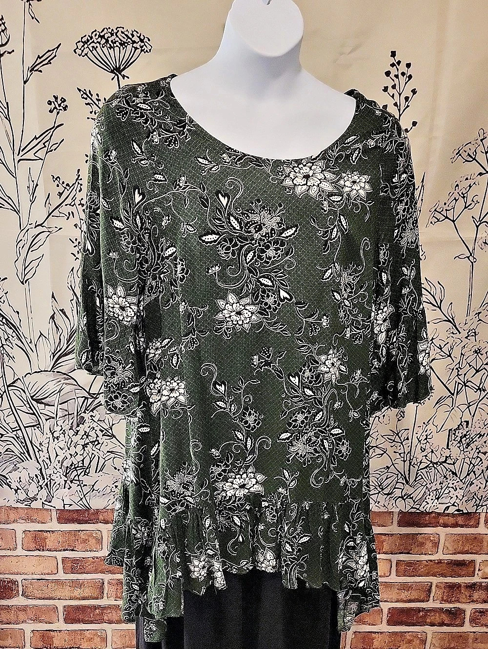 EVANS Floral Print Hanky Hem Top Floral Tunic Green & Black Size 16